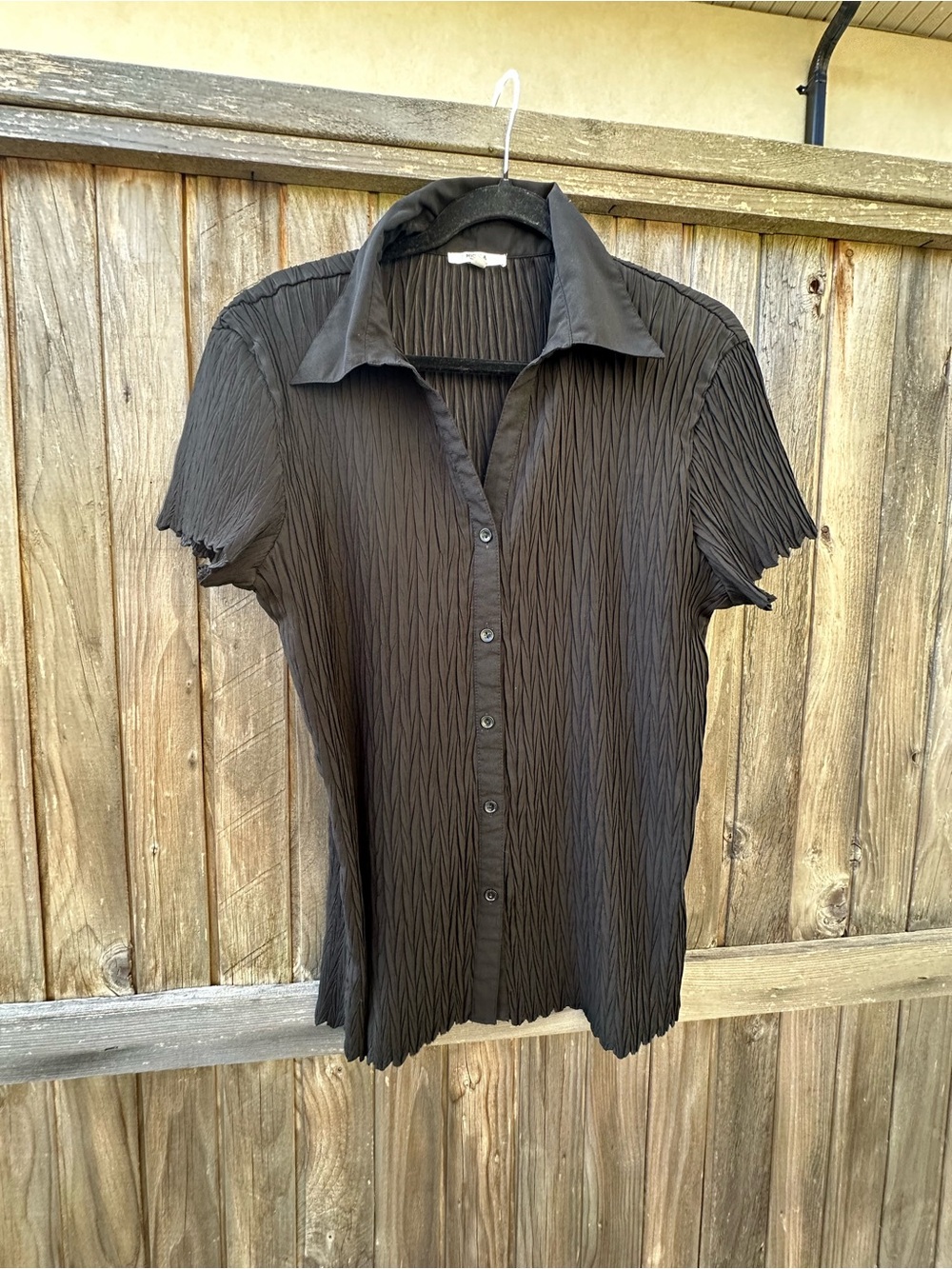 NICOLA Black Short-Sleeve Crinkle Button-Down Shirt
